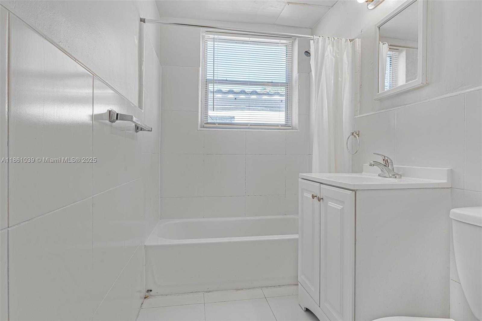 Small Image of 8031 HAWTHORNE AVE #4, Miami Beach Number 17