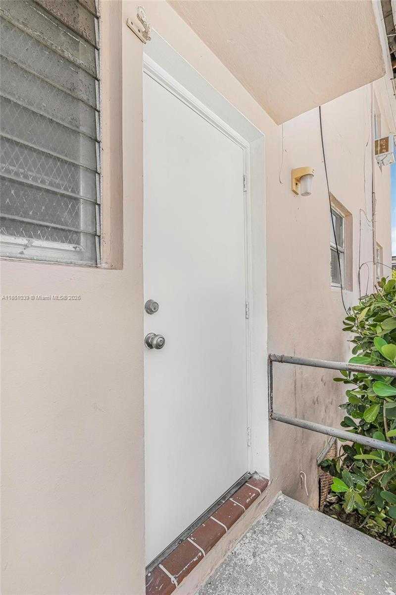 Small Image of 8031 HAWTHORNE AVE #4, Miami Beach Number 18