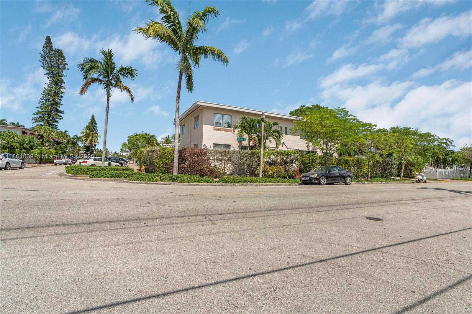 Small Image of 8031 HAWTHORNE AVE #4, Miami Beach Number 19