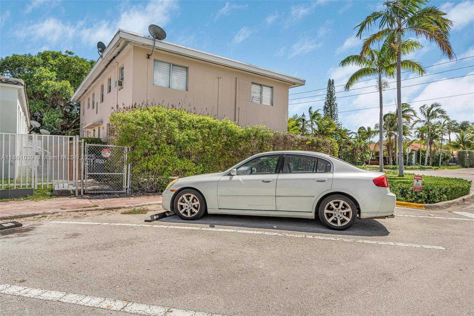 Small Image of 8031 HAWTHORNE AVE #4, Miami Beach Number 29