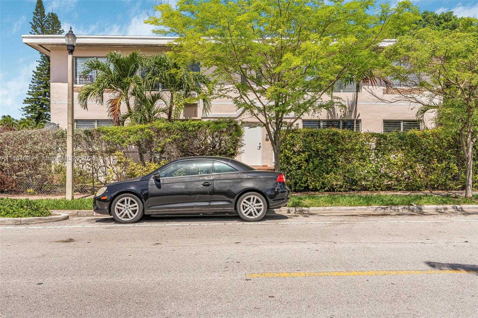 Small Image of 8031 HAWTHORNE AVE #4, Miami Beach Number 3