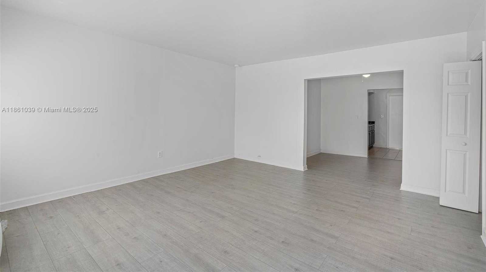Small Image of 8031 HAWTHORNE AVE #4, Miami Beach Number 6