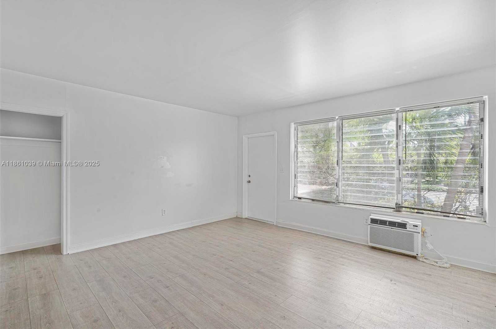 Small Image of 8031 HAWTHORNE AVE #4, Miami Beach Number 7