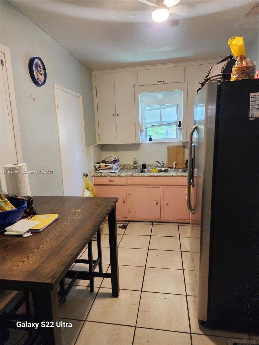 Small Image of Miami Number 3