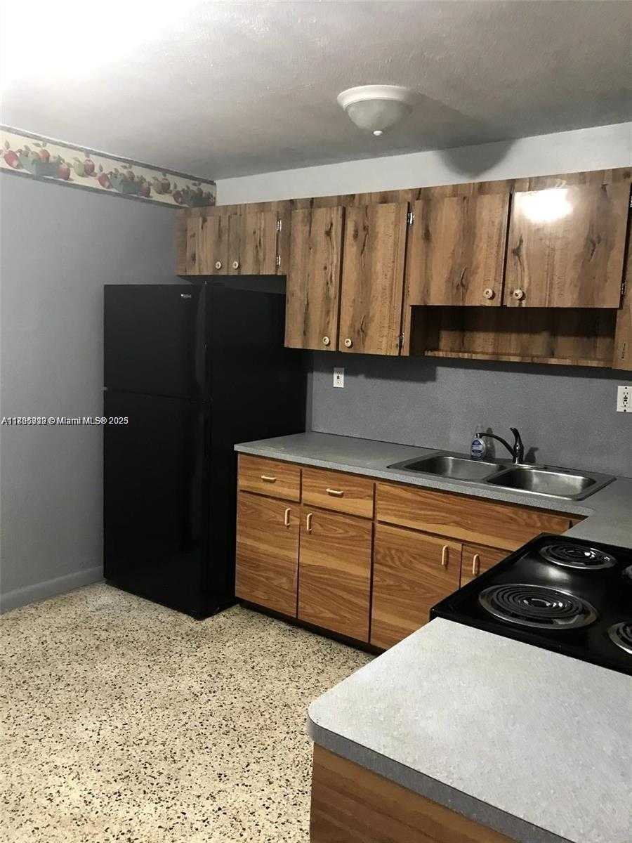 Small Image of 3121 NORTH WEST 103RD ST, Miami Number 13