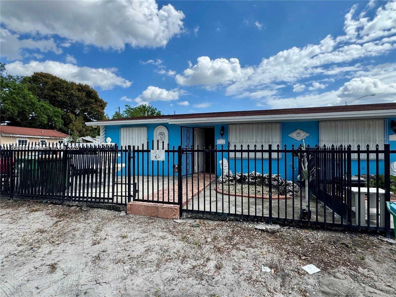 Small Image of 3121 NORTH WEST 103RD ST, Miami Number 2