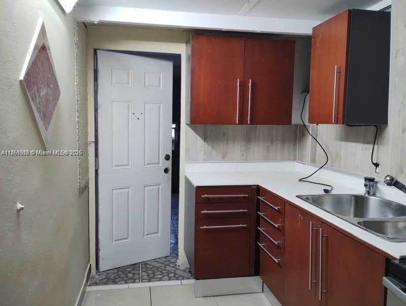 Small Image of 3121 NORTH WEST 103RD ST, Miami Number 4