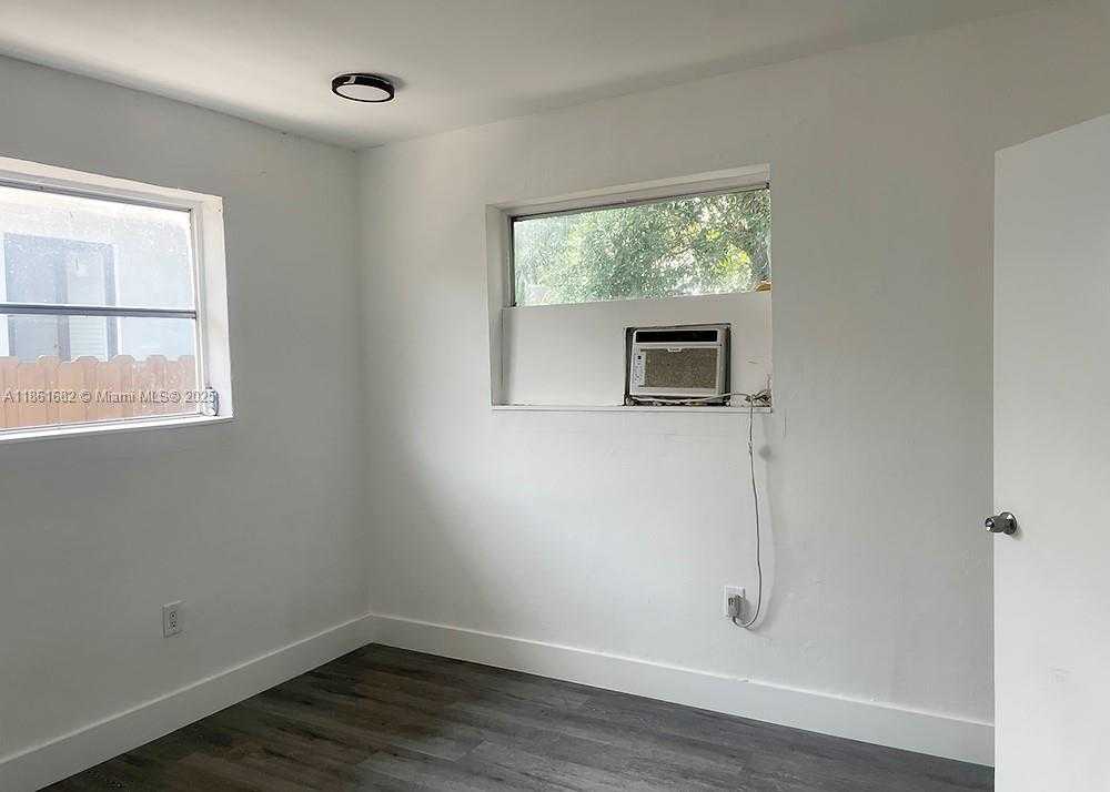 Small Image of 1831 NORTH WEST 41ST ST, Miami Number 13