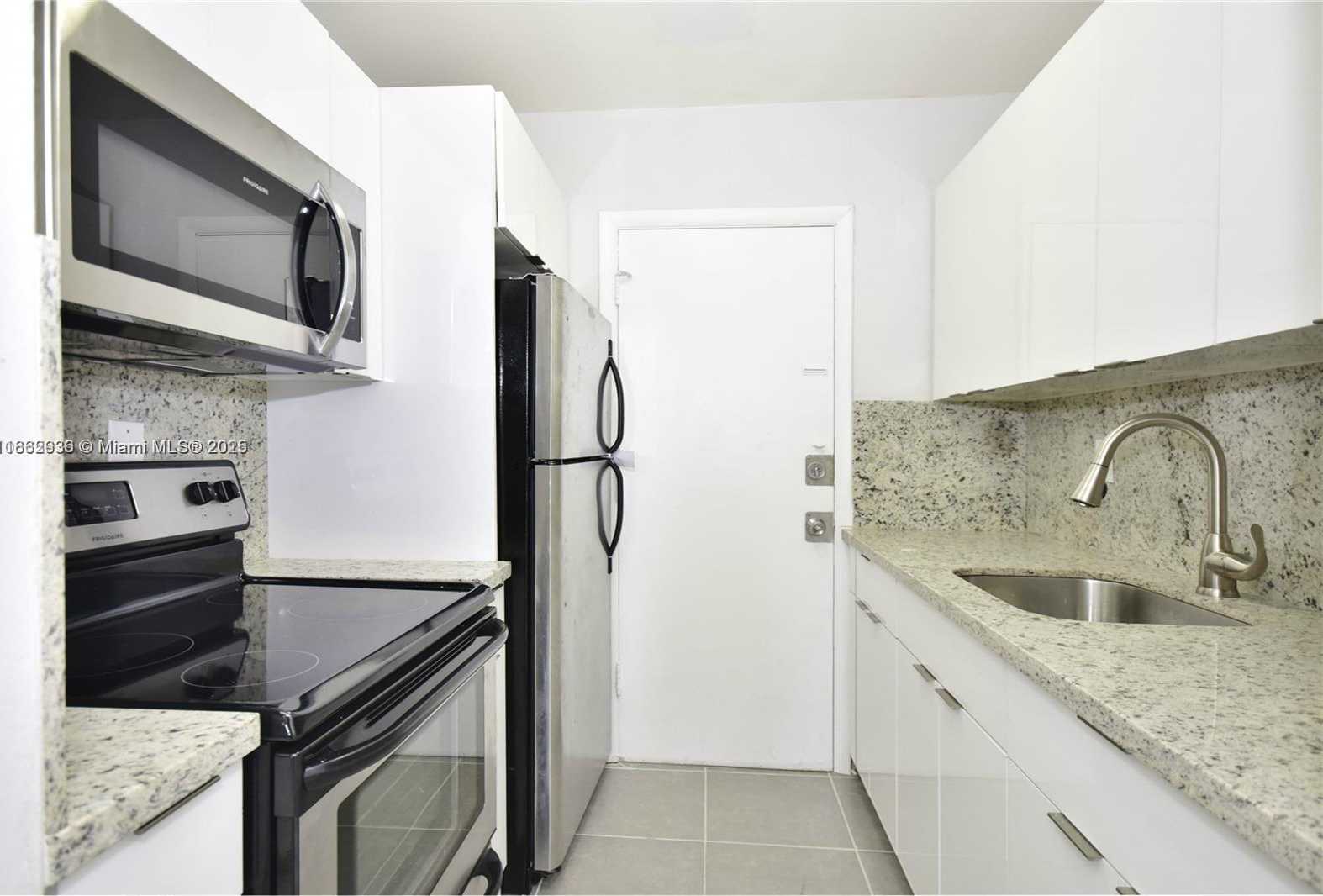 Small Image of 13201 MEMORIAL HWY #28, North Miami Number 1