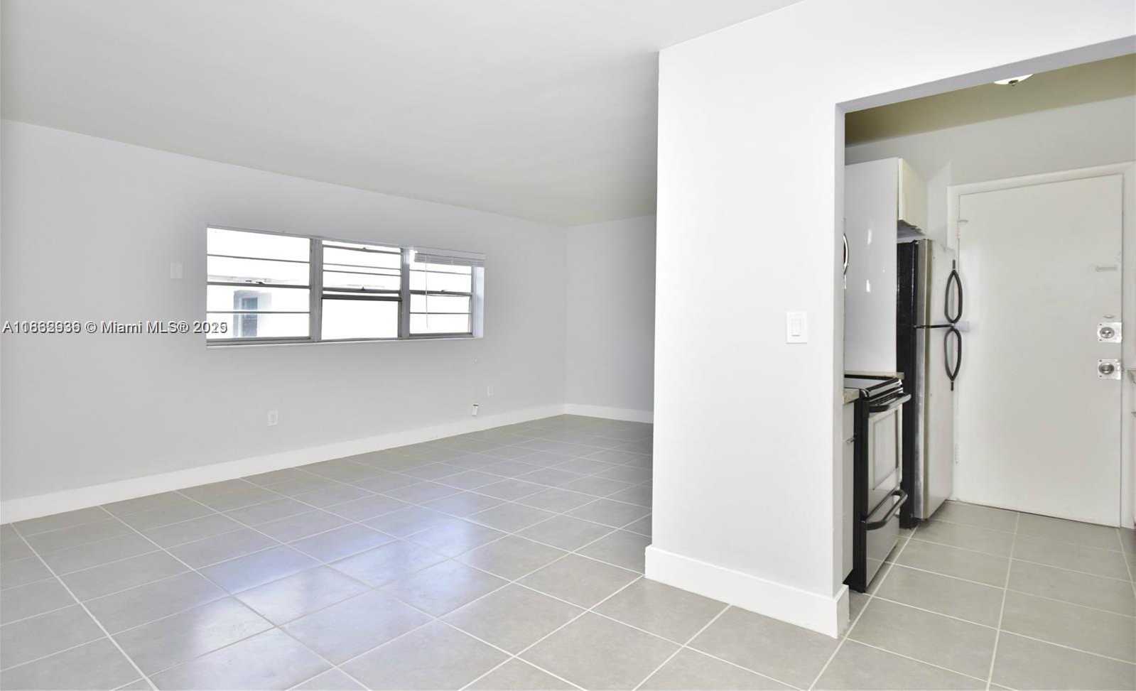 Small Image of 13201 MEMORIAL HWY #28, North Miami Number 2