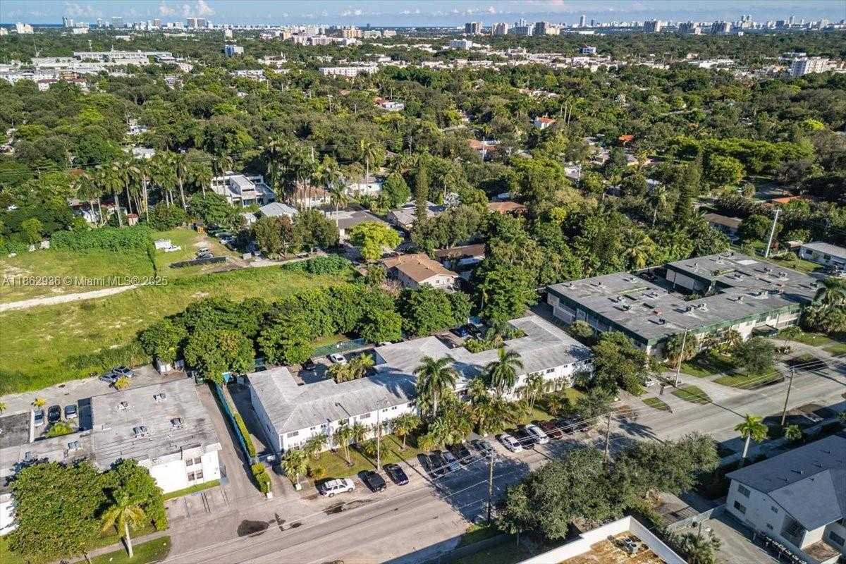 Small Image of 13201 MEMORIAL HWY #28, North Miami Number 30