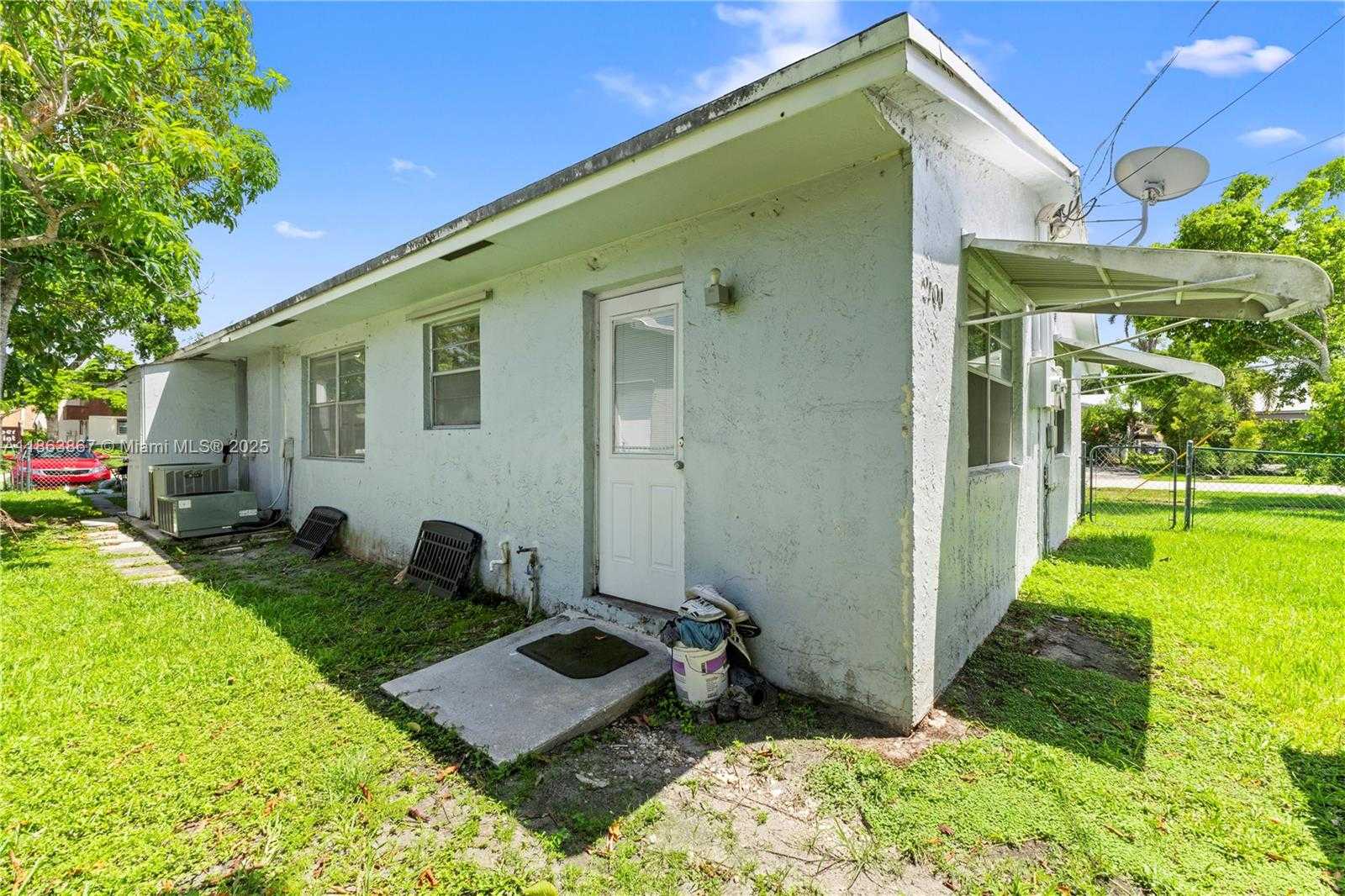 Small Image of 2100 NORTH 14TH AVE #2, Hollywood Number 20