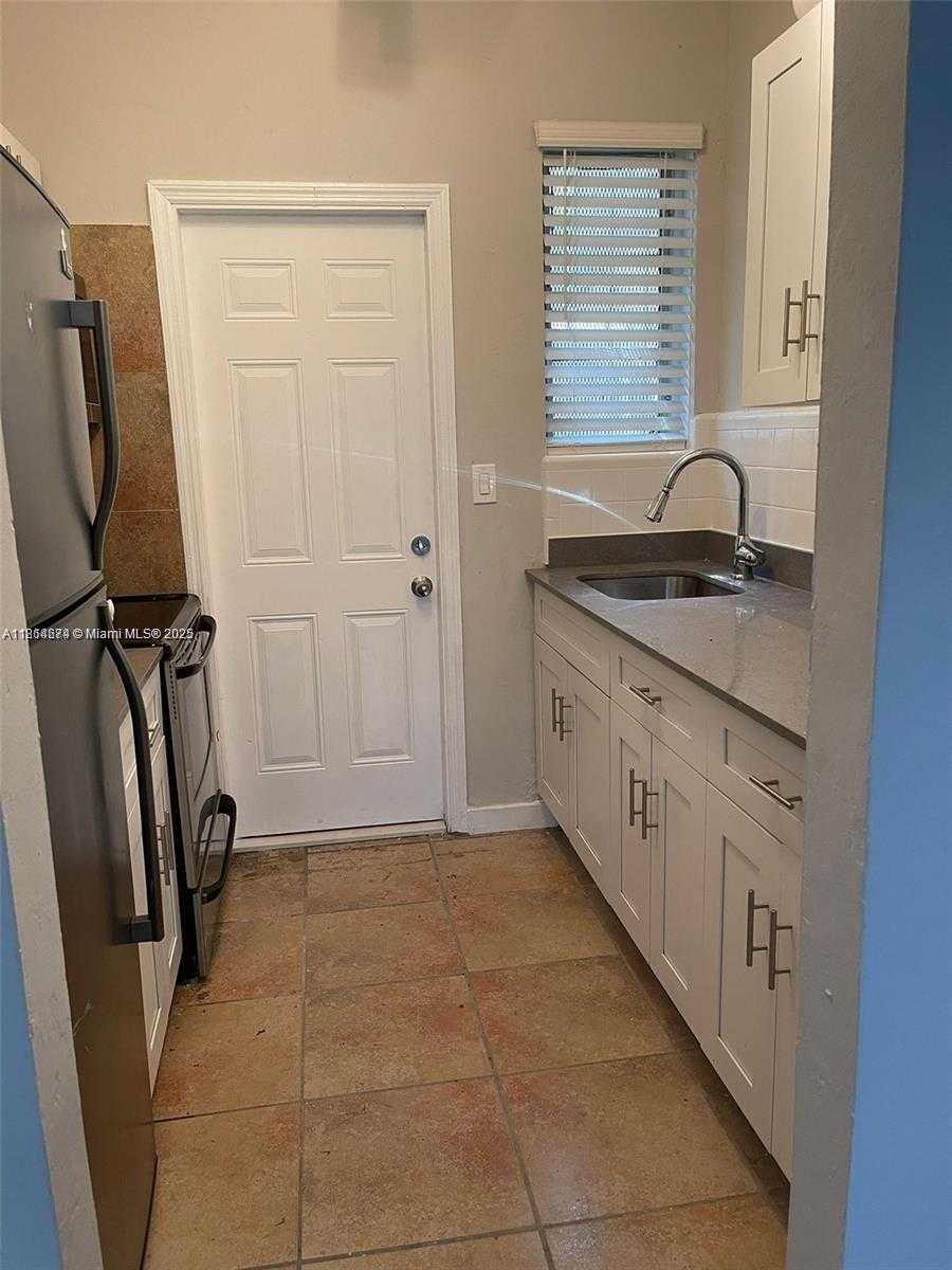 Small Image of Miami Number 7