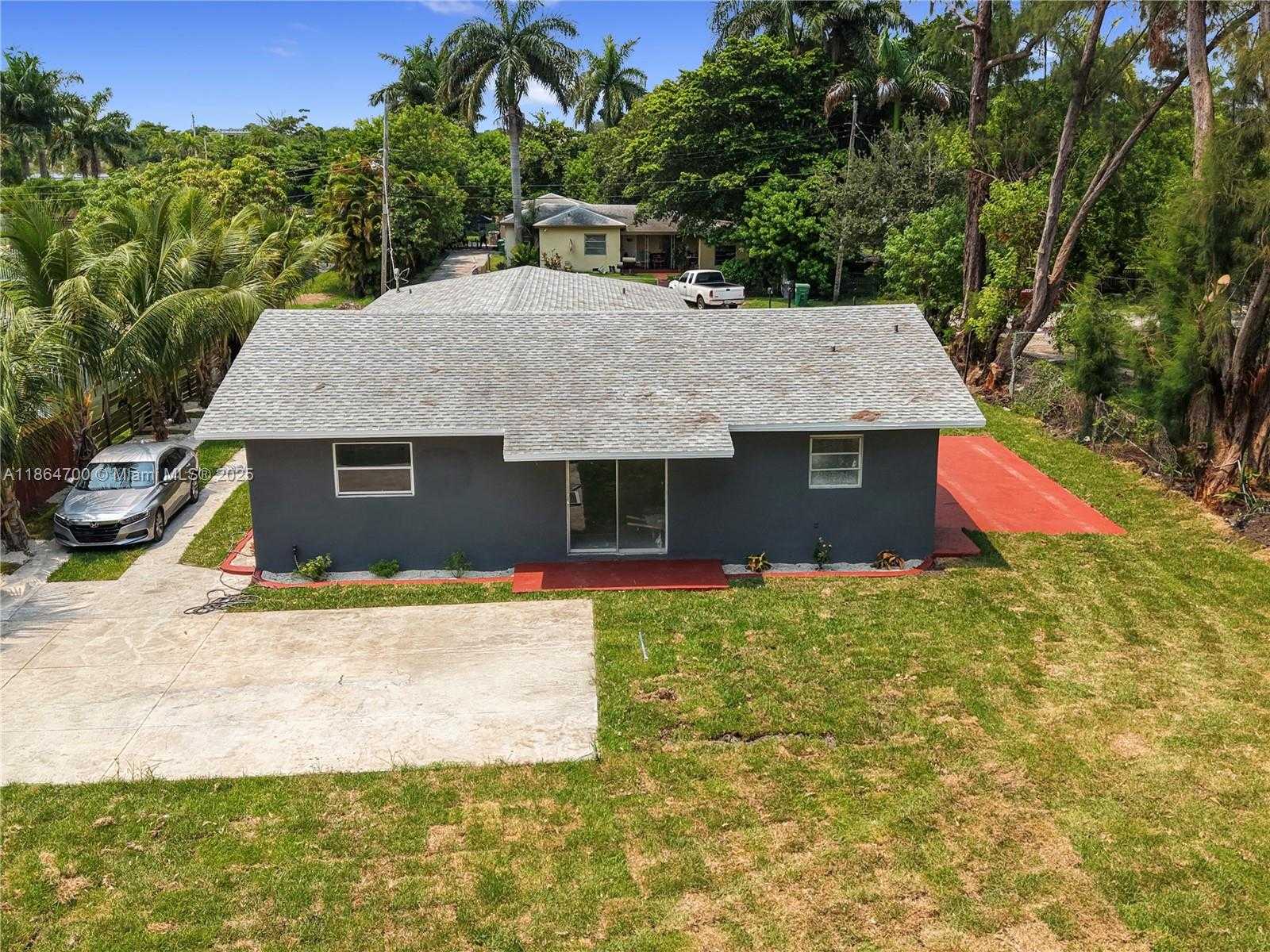 Small Image of 11715 NORTH WEST 22ND CT, Miami Number 10