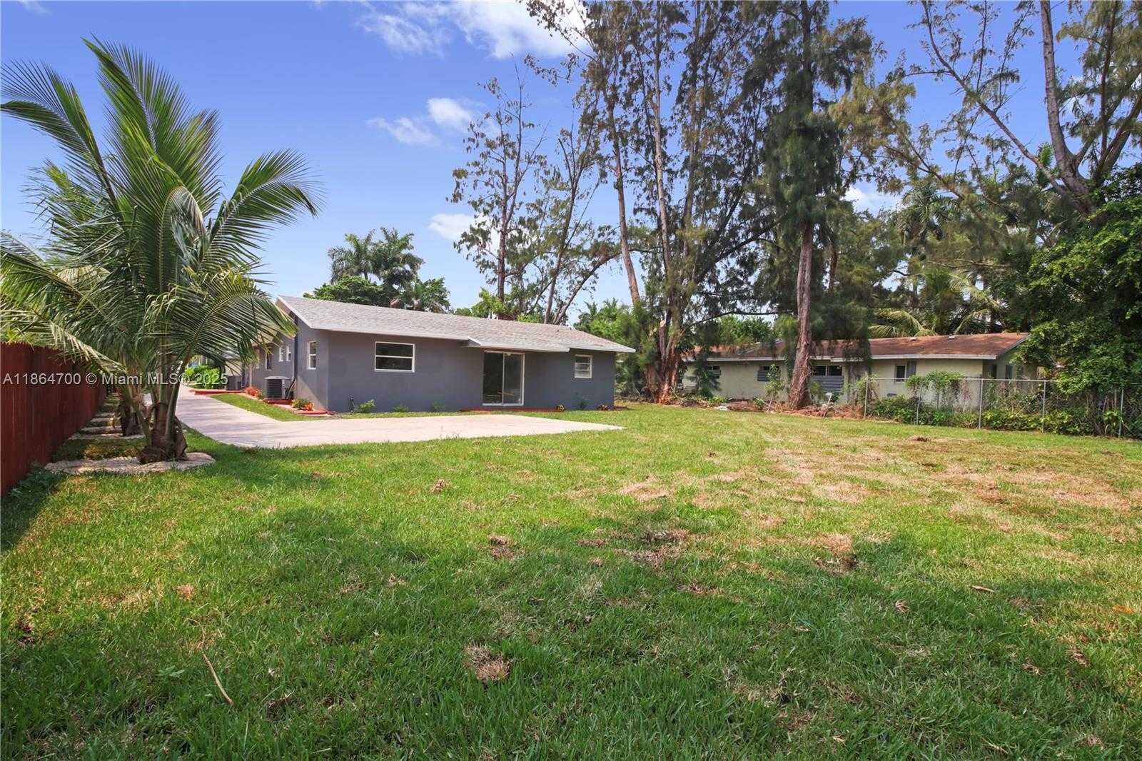 Small Image of 11715 NORTH WEST 22ND CT, Miami Number 12