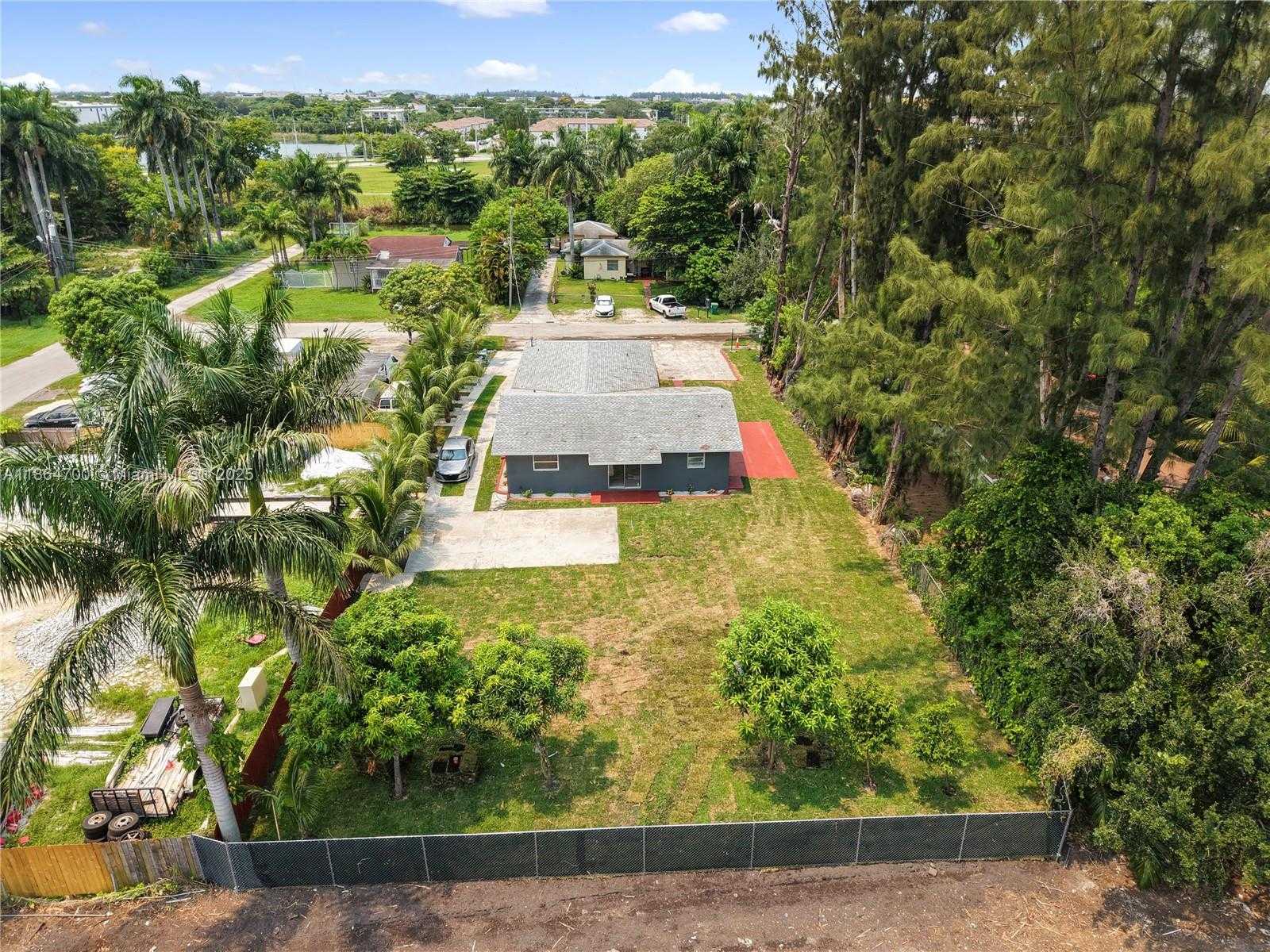 Small Image of 11715 NORTH WEST 22ND CT, Miami Number 8