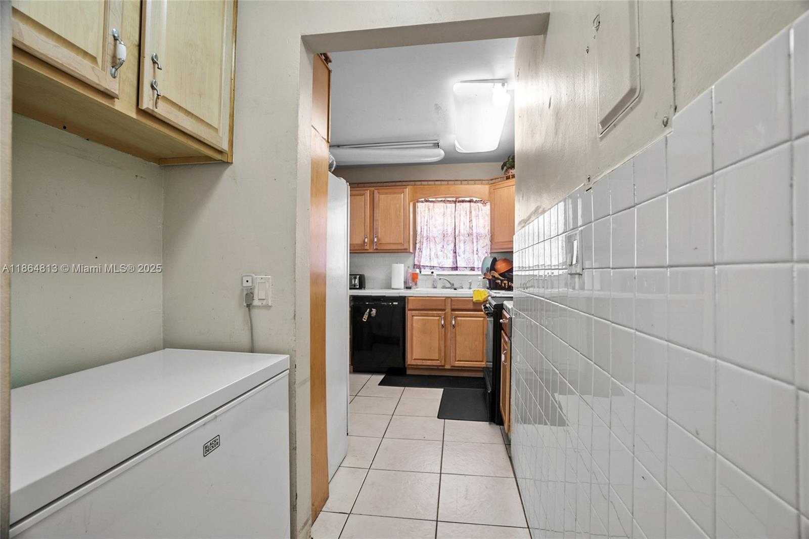 Small Image of 5850 LINCOLN ST #2, Hollywood Number 26