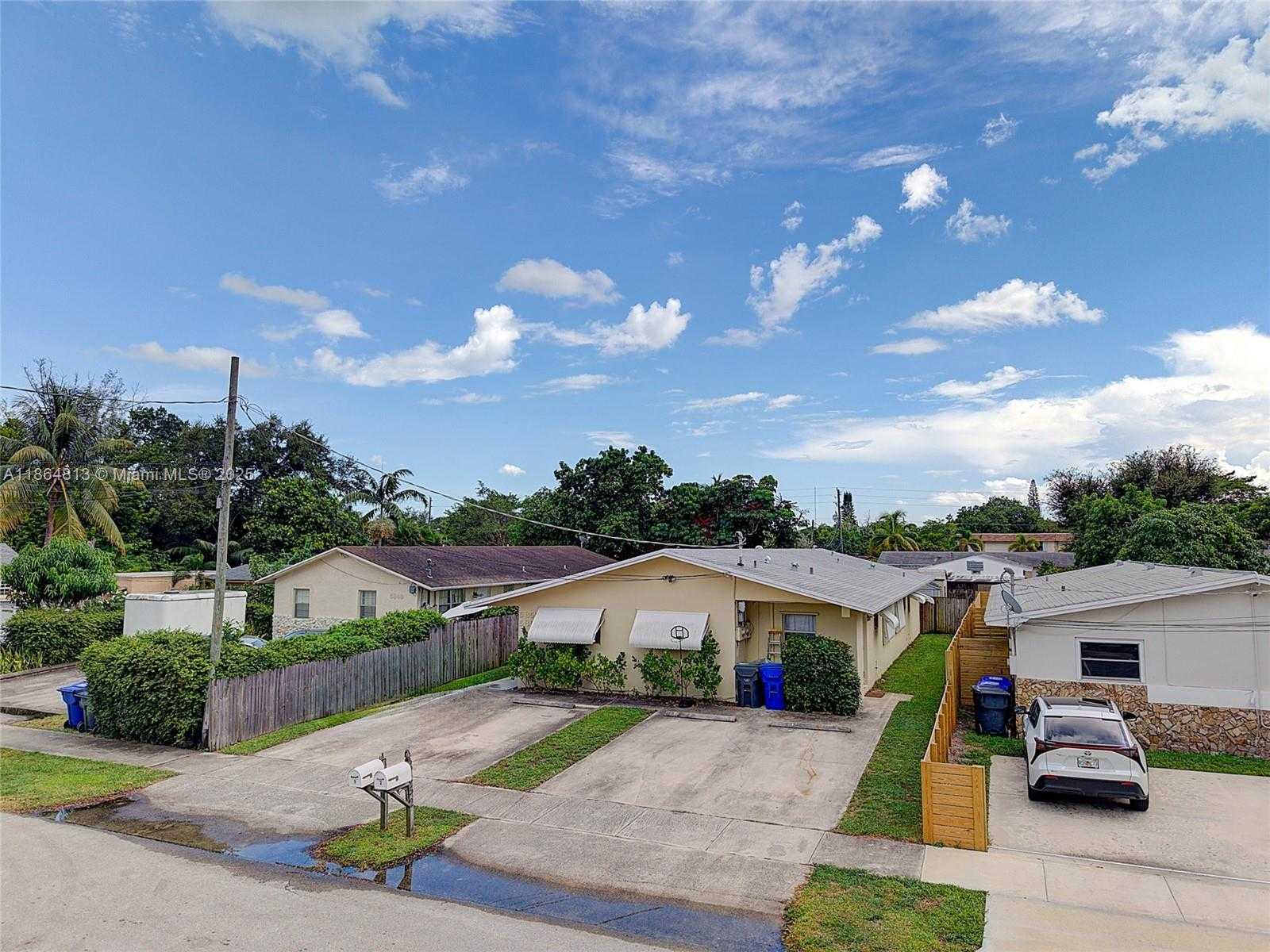 Small Image of 5850 LINCOLN ST #2, Hollywood Number 36
