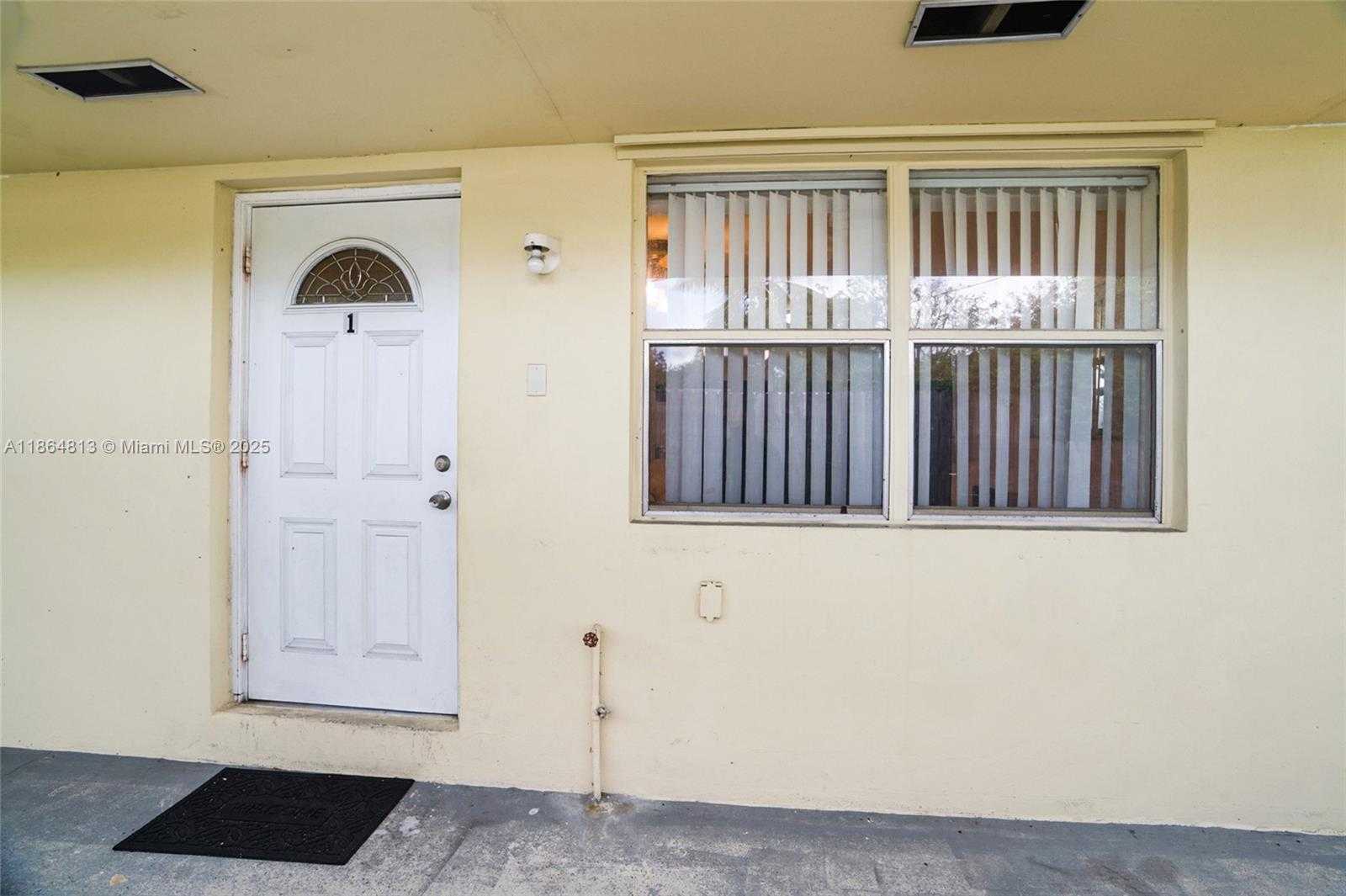 Small Image of 5850 LINCOLN ST #2, Hollywood Number 4