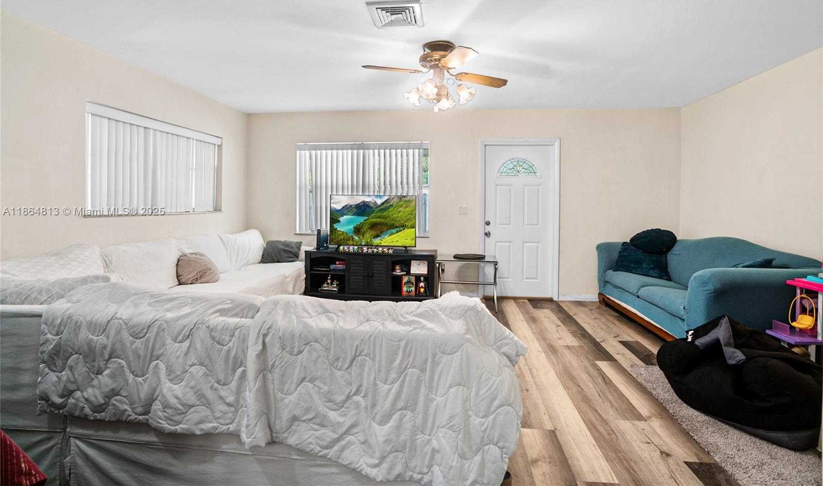 Small Image of 5850 LINCOLN ST #2, Hollywood Number 5