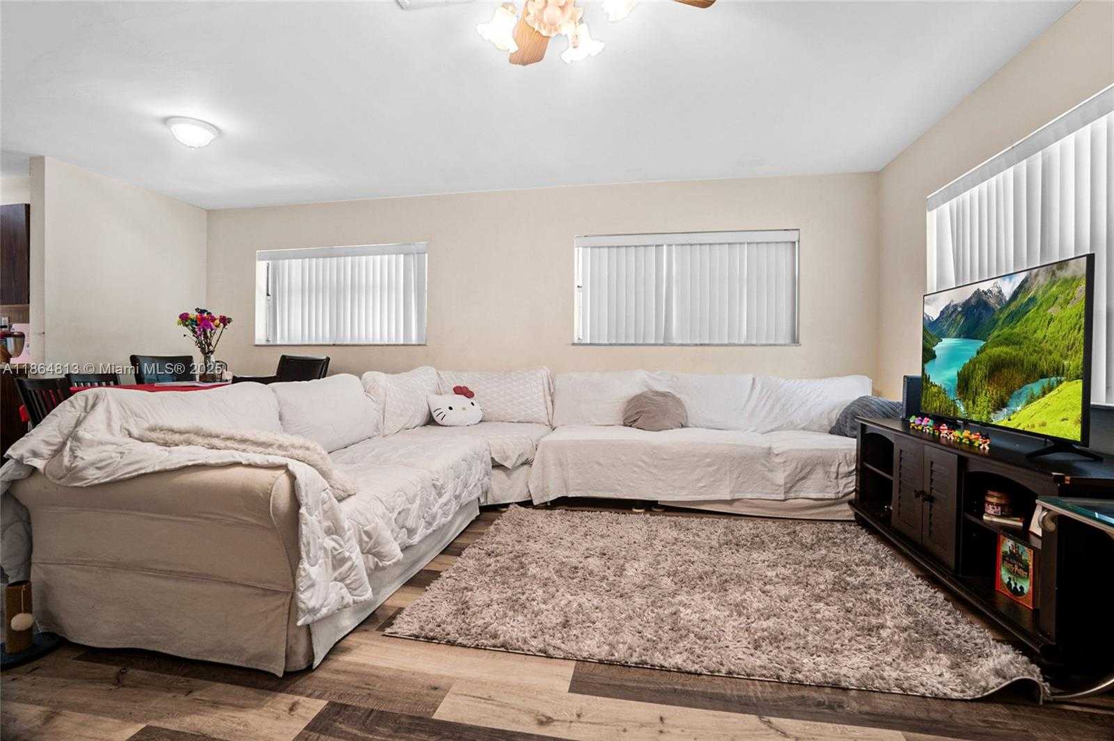 Small Image of 5850 LINCOLN ST #2, Hollywood Number 6