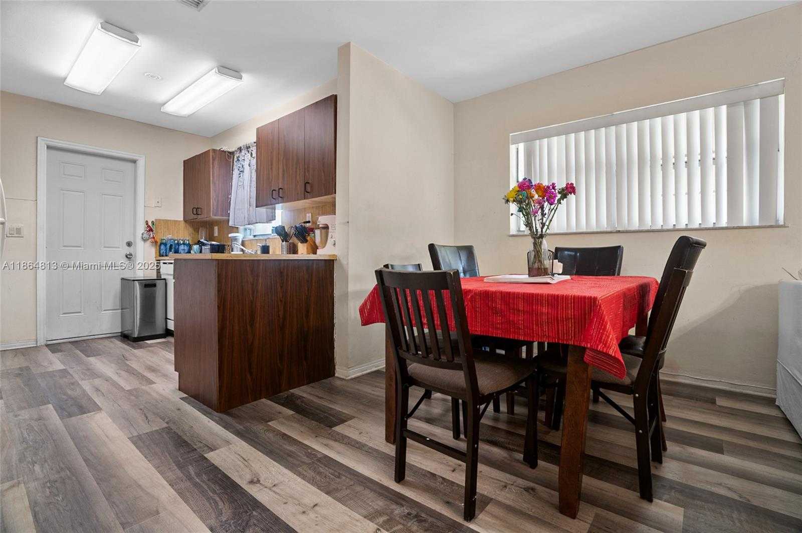 Small Image of 5850 LINCOLN ST #2, Hollywood Number 8
