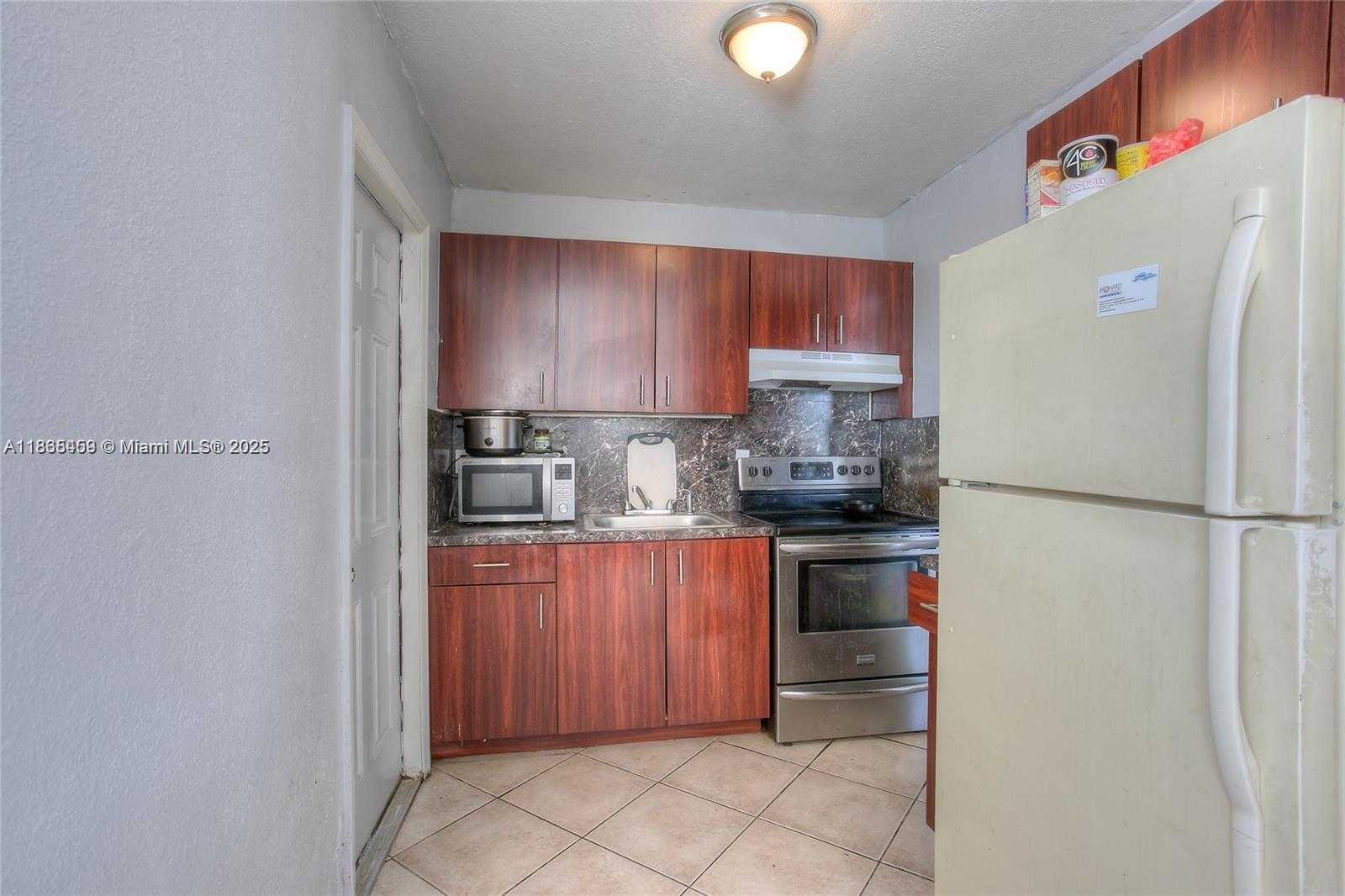 Small Image of 3030 NORTH WEST 13TH ST #2, Fort Lauderdale Number 5