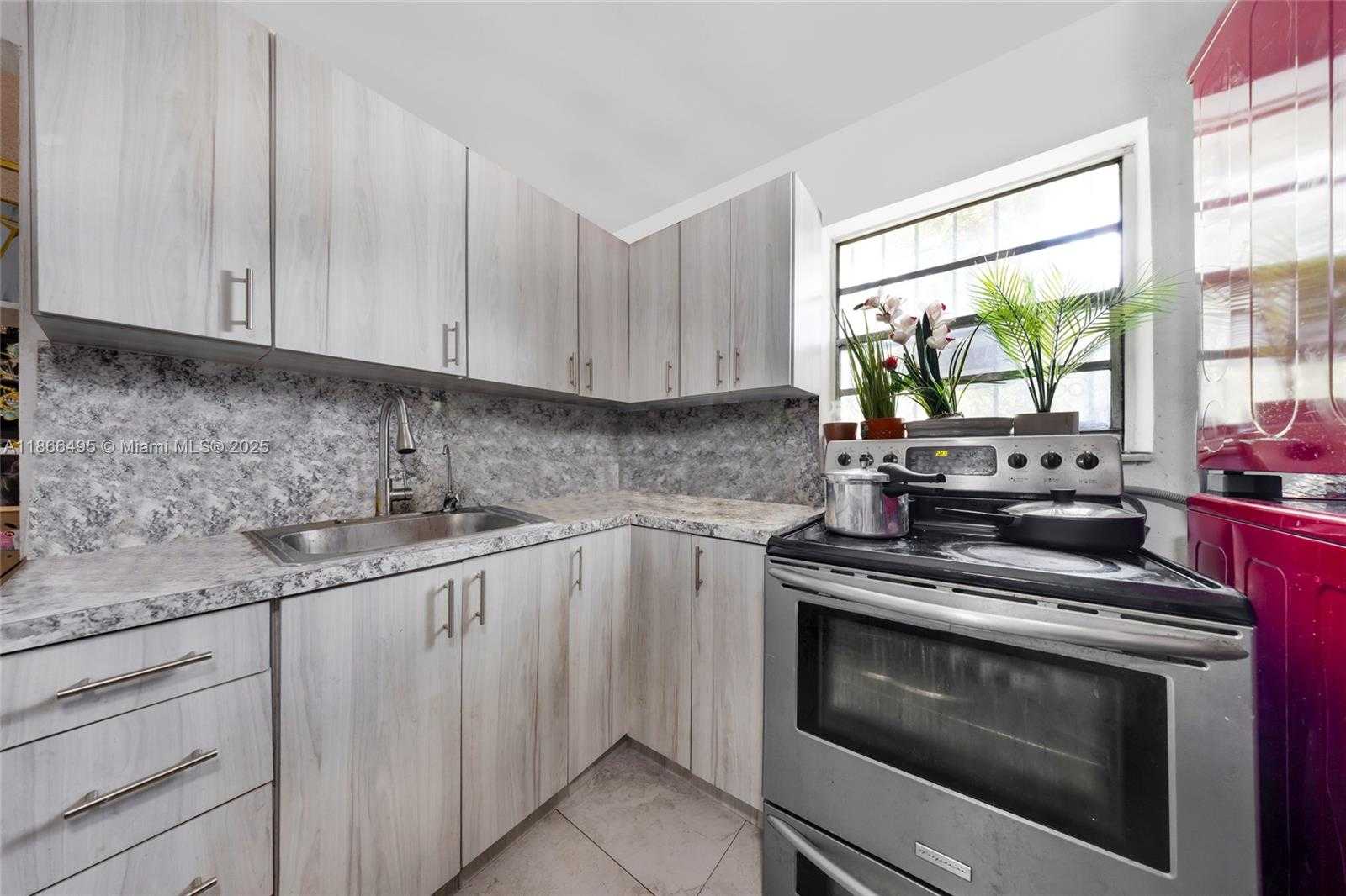 Small Image of 327 SOUTH WEST 13TH AVE, Miami Number 17