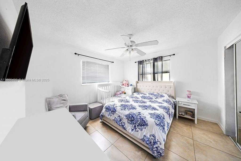 Small Image of 327 SOUTH WEST 13TH AVE, Miami Number 4