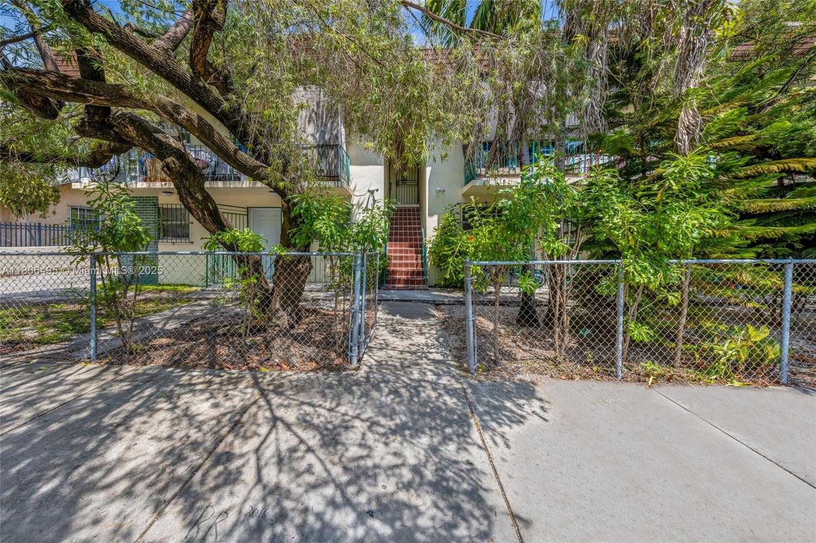 Small Image of 327 SOUTH WEST 13TH AVE, Miami Number 9