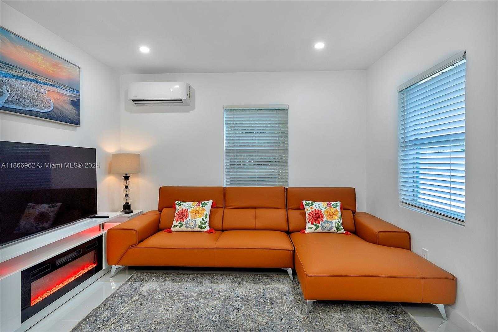 Small Image of 950 SOUTH WEST 30TH ST #2, Fort Lauderdale Number 4