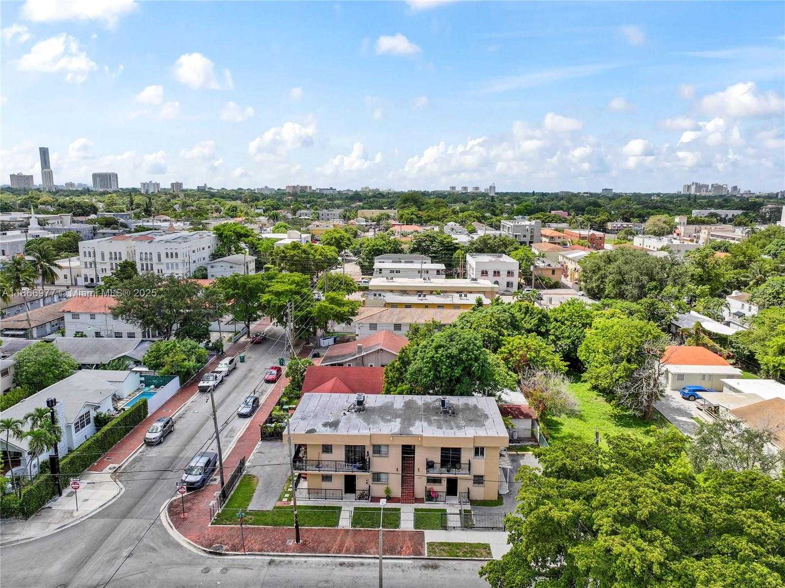Small Image of 502 SOUTH WEST 13TH AVE #4, Miami Number 3