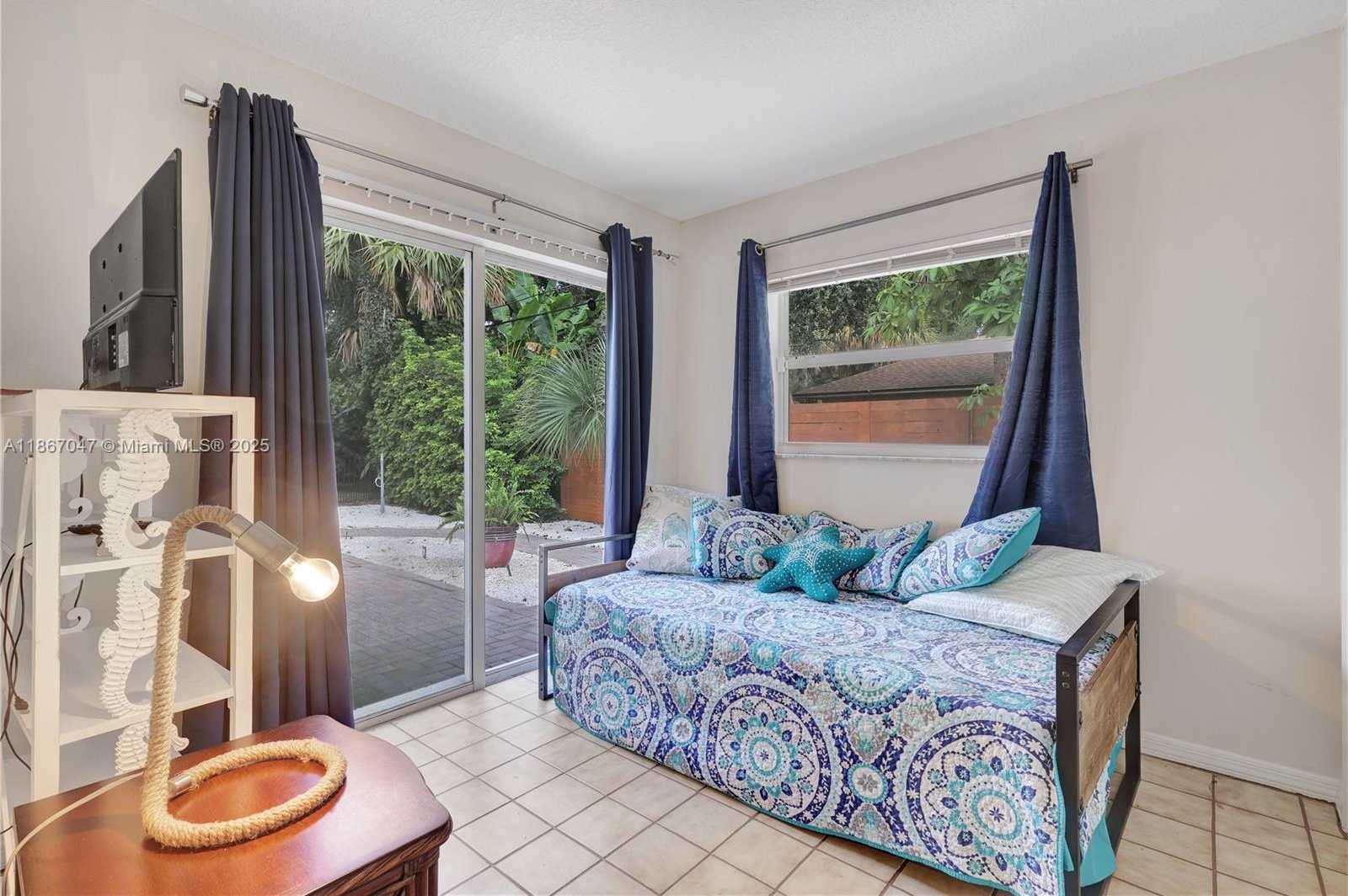 Small Image of 1505 CORAL AVE #2, Vero Beach Number 12
