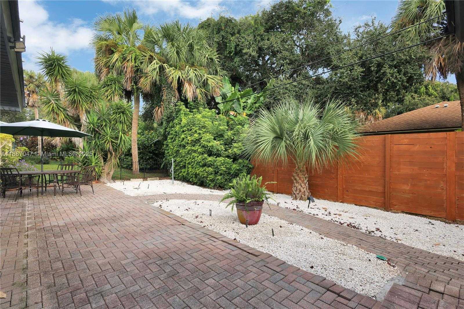 Small Image of 1505 CORAL AVE #2, Vero Beach Number 19