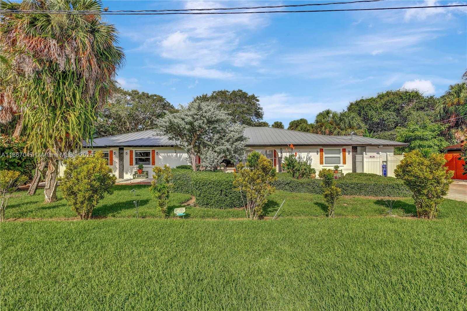 Small Image of 1505 CORAL AVE #2, Vero Beach Number 3