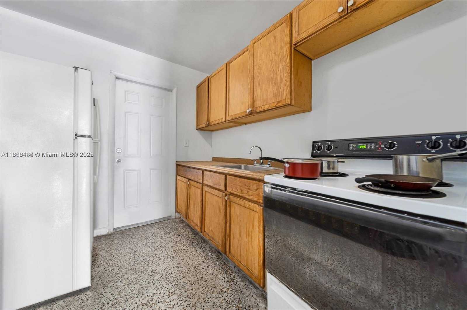Small Image of 1859 NORTH WEST 35TH ST, Miami Number 19
