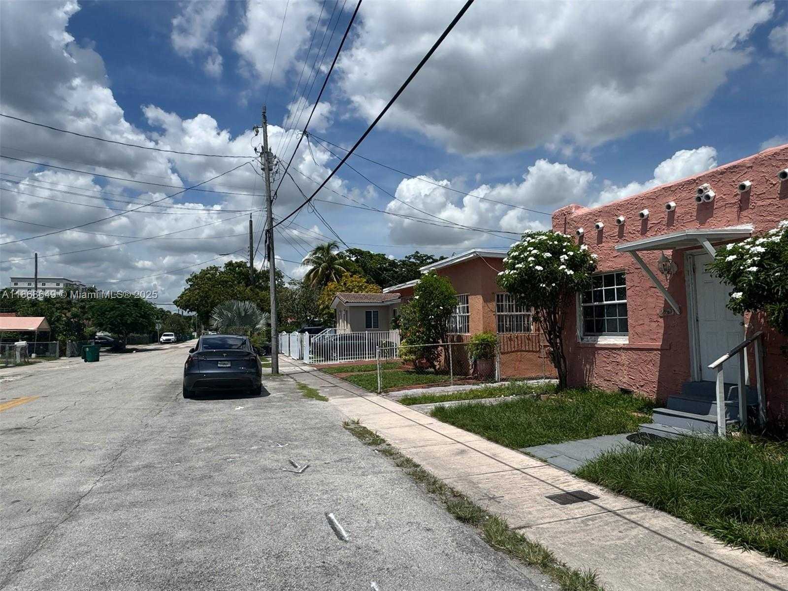 Small Image of 3565 SOUTH WEST 14TH ST #2, Miami Number 15
