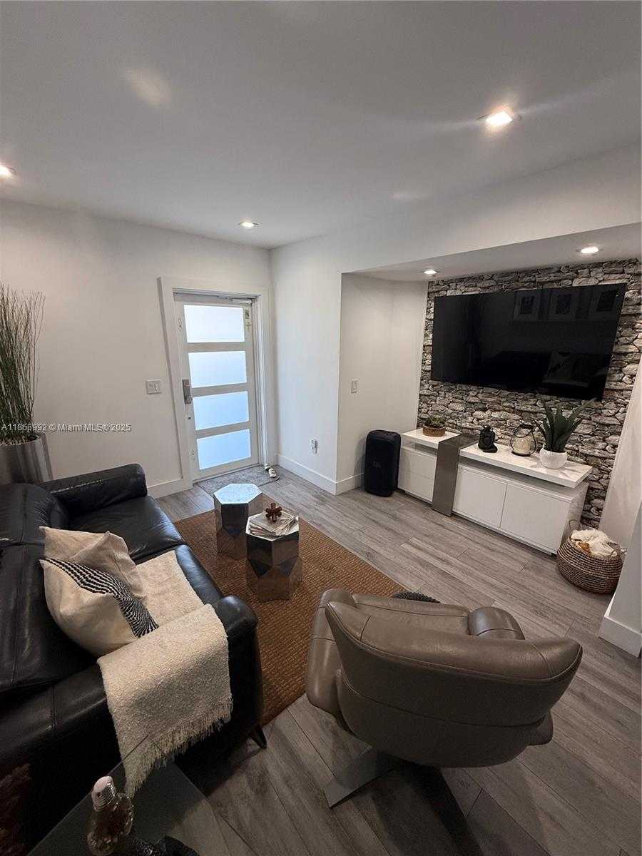 Small Image of 7046 SOUTH WEST 22ND ST #2, Miami Number 11