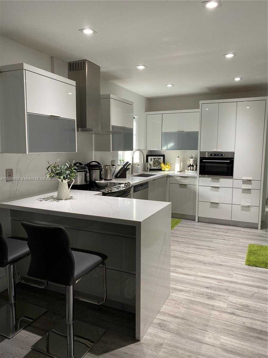 Small Image of 7046 SOUTH WEST 22ND ST #2, Miami Number 14