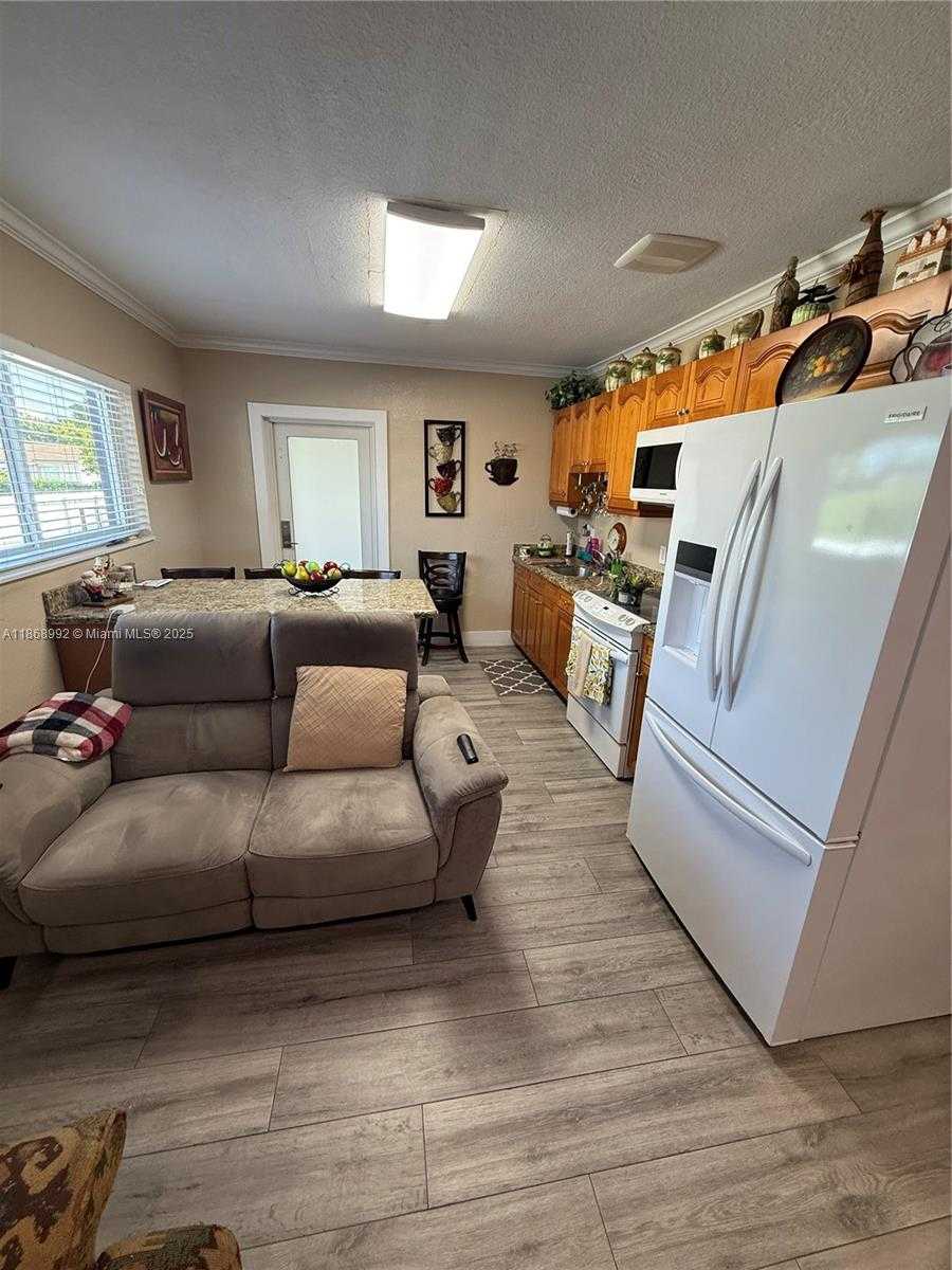 Small Image of 7046 SOUTH WEST 22ND ST #2, Miami Number 24
