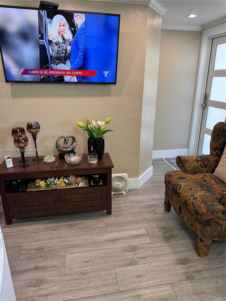 Small Image of 7046 SOUTH WEST 22ND ST #2, Miami Number 25