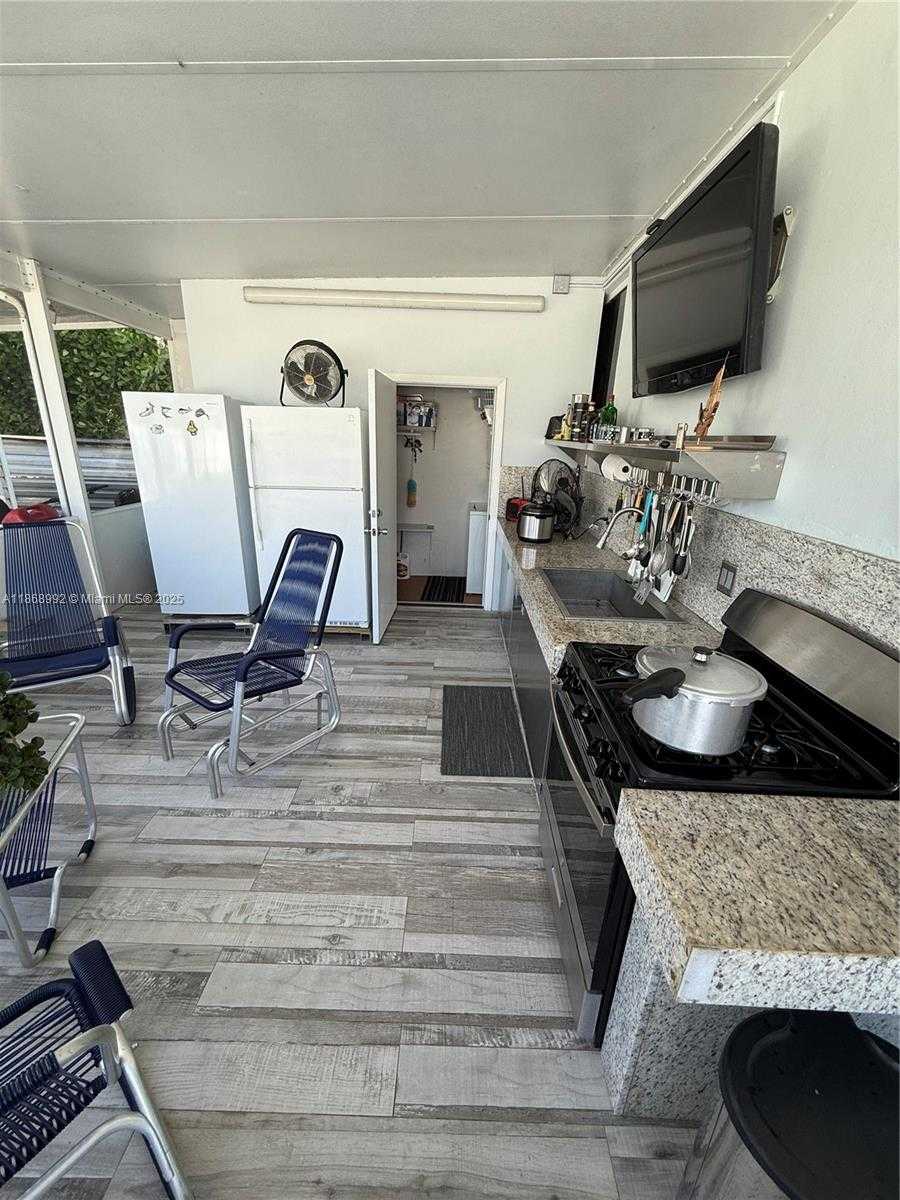 Small Image of 7046 SOUTH WEST 22ND ST #2, Miami Number 30