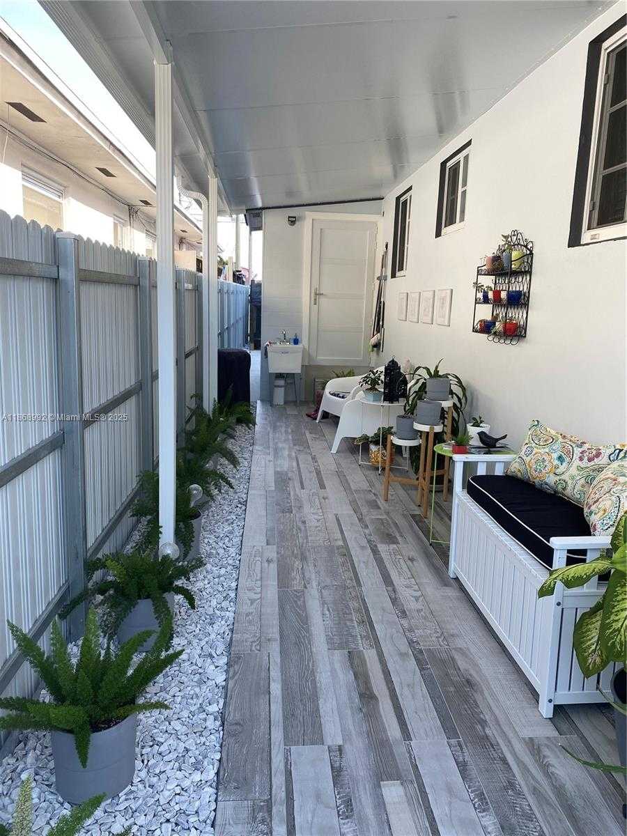 Small Image of 7046 SOUTH WEST 22ND ST #2, Miami Number 31
