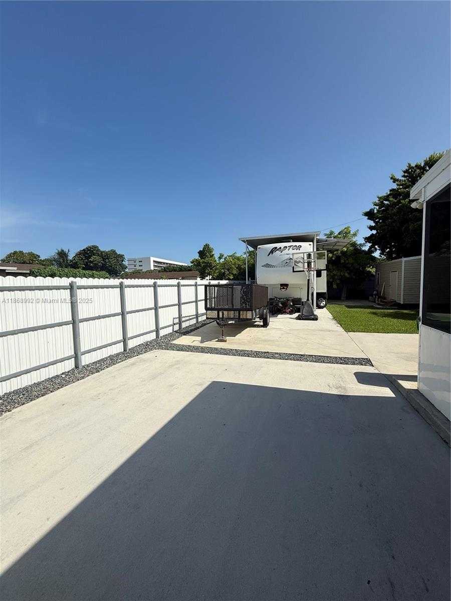 Small Image of 7046 SOUTH WEST 22ND ST #2, Miami Number 33