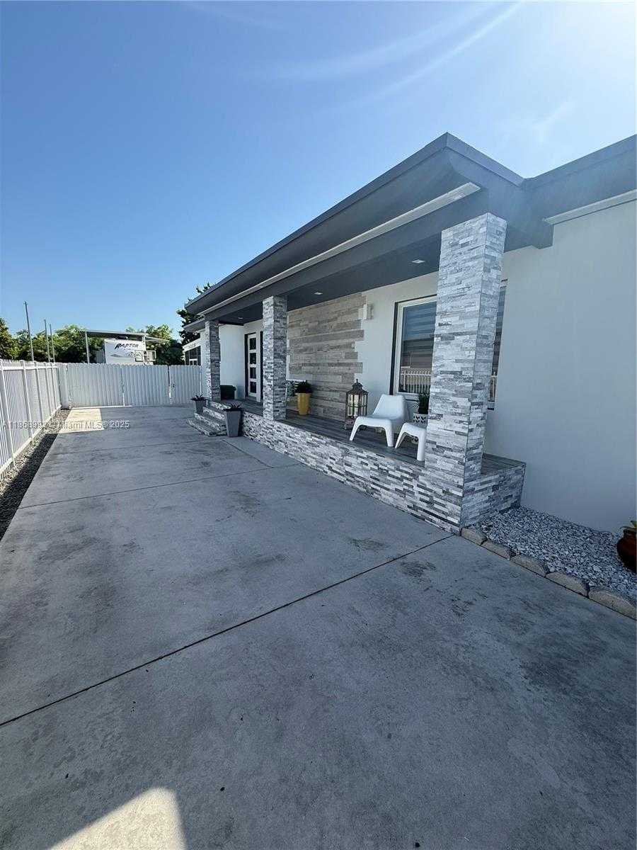 Small Image of 7046 SOUTH WEST 22ND ST #2, Miami Number 4