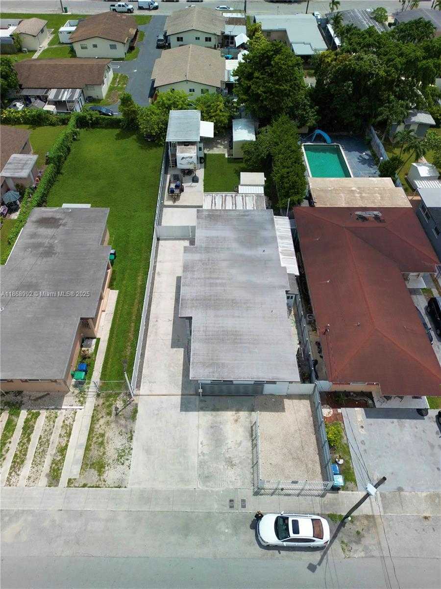 Small Image of 7046 SOUTH WEST 22ND ST #2, Miami Number 9