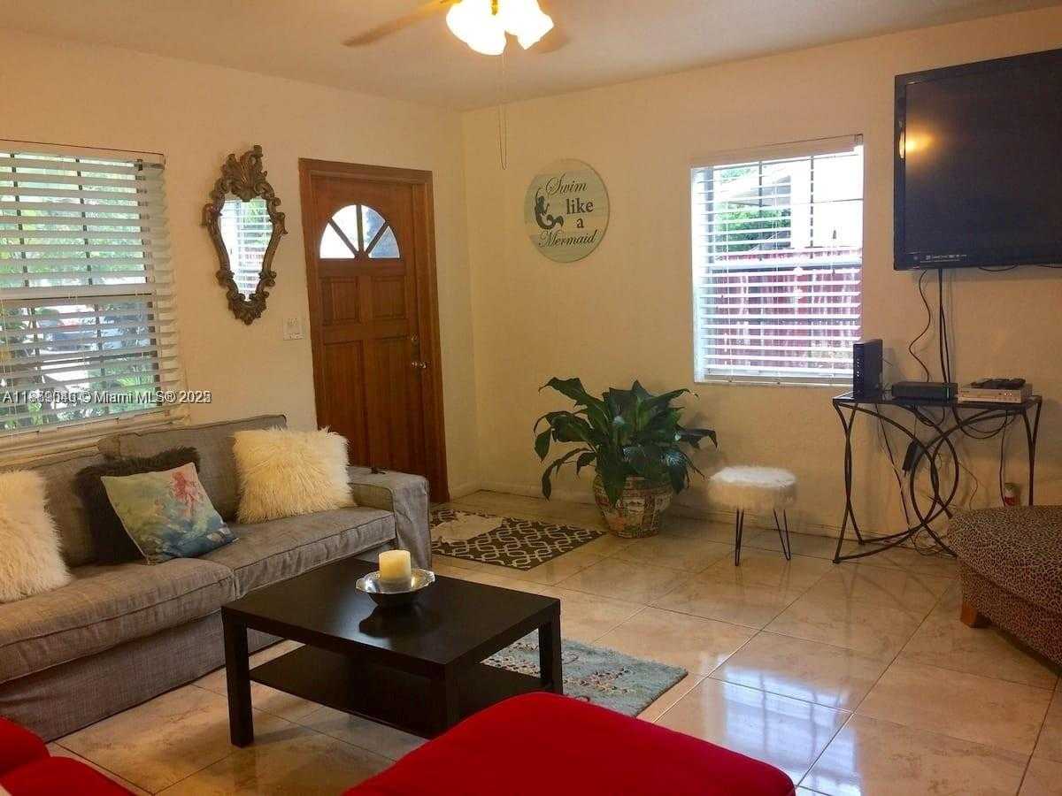 Small Image of 2411 HAYES ST, Hollywood Number 11