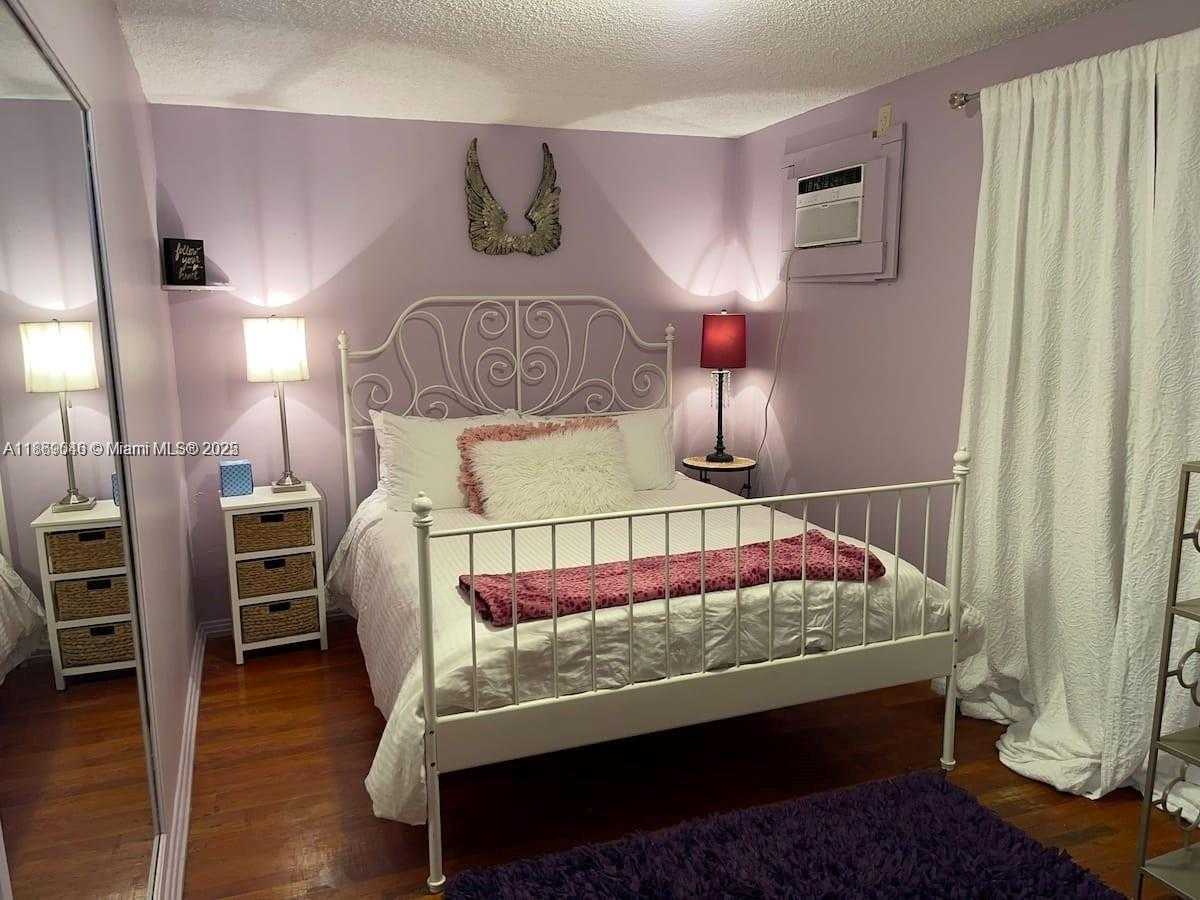 Small Image of 2411 HAYES ST, Hollywood Number 14