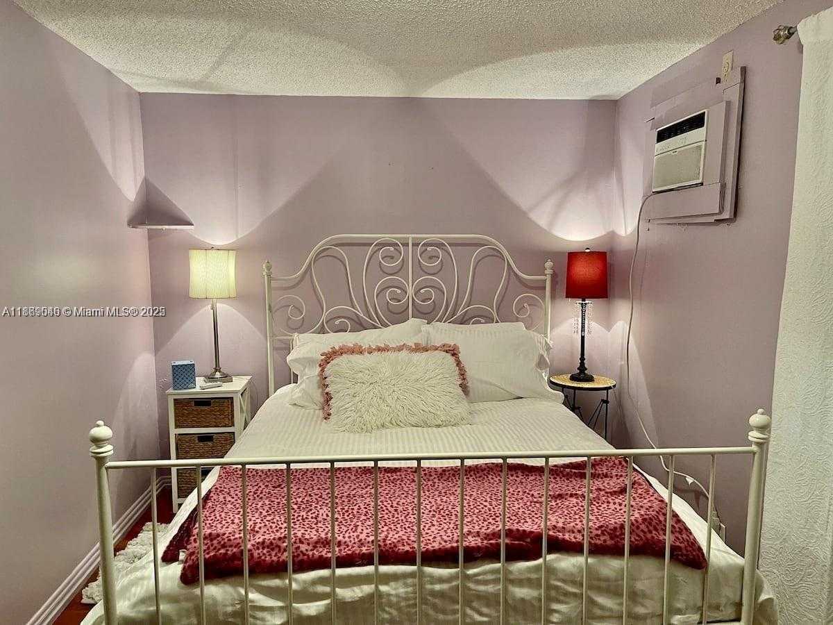 Small Image of 2411 HAYES ST, Hollywood Number 15