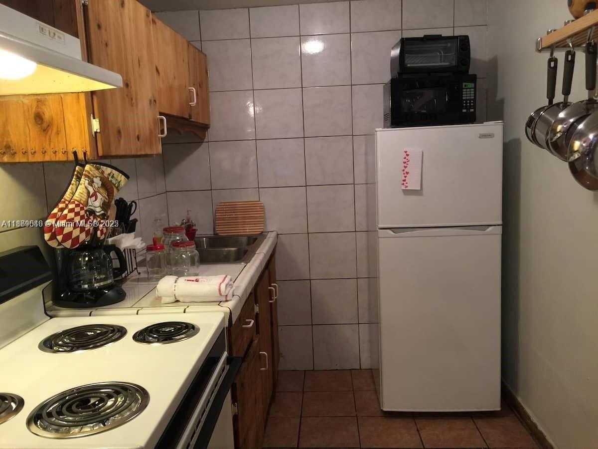 Small Image of 2411 HAYES ST, Hollywood Number 17